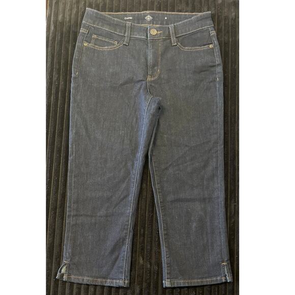 St. John's Bay Women's Capri Jeans Size 6 Dark Denim 5-Pocket Classic Style - Picture 1 of 4